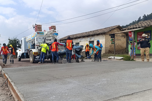 327KMobile material bins and controls