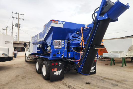 740 K 12-inch helical mixing auger and 24-inch conveyor belt system